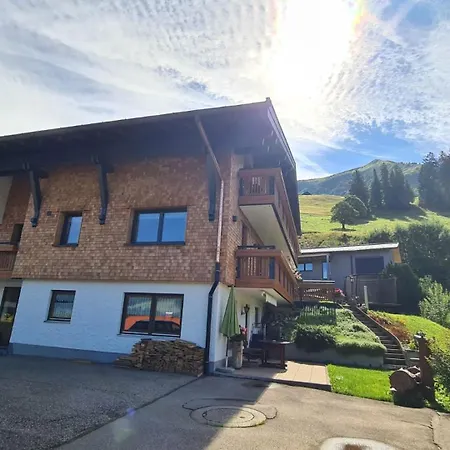 Haus Alpenglueck 리즐런