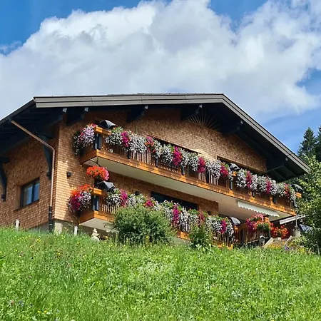 Haus Alpenglueck 게스트하우스 *